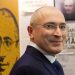 Freed Russian former oil tycoon Mikhail Khodorkovsky smiles as he visits an exhibition in the Museum Haus am Checkpoint Charlie in Berlin, December 22, 2013. Khodorkovsky, pardoned by Russian President Vladimir Putin after 10 years in jail, said in remarks published on Sunday that he would not go into politics or seek to regain assets of his former oil company, Yukos.  REUTERS/Steffi Loos (GERMANY - Tags: POLITICS TPX IMAGES OF THE DAY)