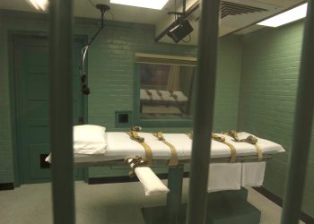 The death chamber is seen through the steel bars from the viewing room at the federal penitentiary in Huntsville, Texas in this September 29, 2010 handout. Texas is set to execute on March 19, 2014, Ray Jasper, an aspiring rap musician who was convicted of slitting the throat and stabbing to death a music studio owner in San Antonio so that he could rob him of equipment. The state, which executes more people than any other in the United States, plans to execute Jasper, 33, at 6 p.m. CDT (2300 GMT) by lethal injection at its death chamber in Huntsville. Picture taken September 29, 2010. REUTERS/Jenevieve Robbins/Texas Dept of Criminal Justice/Handout via Reuters  (UNITED STATES - Tags: CRIME LAW ENTERTAINMENT) ATTENTION EDITORS - FOR EDITORIAL USE ONLY. NOT FOR SALE FOR MARKETING OR ADVERTISING CAMPAIGNS. THIS IMAGE HAS BEEN SUPPLIED BY A THIRD PARTY. IT IS DISTRIBUTED, EXACTLY AS RECEIVED BY REUTERS, AS A SERVICE TO CLIENTS