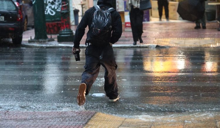 Βροχόπτωση στην Αθήνα, Δευτέρα 10 Νοεμβρίου 2025.   (ΓΙΑΝΝΗΣ ΠΑΝΑΓΟΠΟΥΛΟΣ/EUROKINISSI)