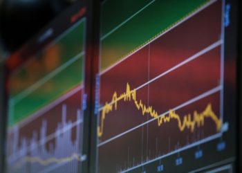 Ðôþóç ôéìþí óôï ÷ñçìáôéóôÞñéï Áèçíþí ëüãù ôïõ êïñïíïúïïý, ÄåõôÝñá 9 Ìáñôßïõ 2020.   (EUROKINISSI/ ÃÉÁÍÍÇÓ ÐÁÍÁÃÏÐÏÕËÏÓ)