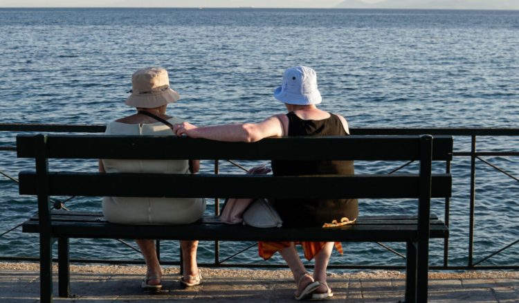 Êüóìïò óå ðáñáëßá ôïõ Áëßìïõ êáôá ôçí äéÜñêåéá ôçò äýóçò ôïõ çëßïõ.
(EUROKINISSI/ÃÉÙÑÃÏÓ ÊÏÍÔÁÑÉÍÇÓ)