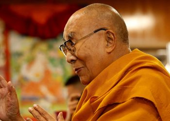 FILE PHOTO: Tibetan spiritual leader, the Dalai Lama, offers blessings to his followers at his Himalayan residence in the northern hill town of Dharamshala, India, December 20, 2024. REUTERS/Priyanshu Singh/File Photo
