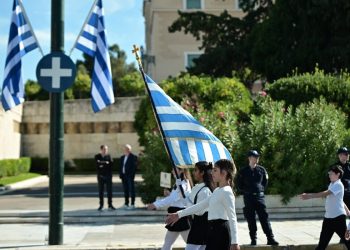 Παρέλαση μαθητών, σπουδαστών, προσκόπων και οδηγών μπροστά από το Μνημείο του Άγνωστου Στρατιώτη στην Αθήνα για την εθνική επέτειο της 28ης Οκτωβρίου, Κυριακή 28 Οκτωβρίου 2024. 
(ΚΩΣΤΑΣ ΤΖΟΥΜΑΣ/EUROKINISSI)